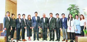 2018-August//澳门市务学会会长周可祺率领一众理监事成员拜访全国政协副主席何厚铧//The Macau Marketing Institute Chairman Mr. Danny Chau...